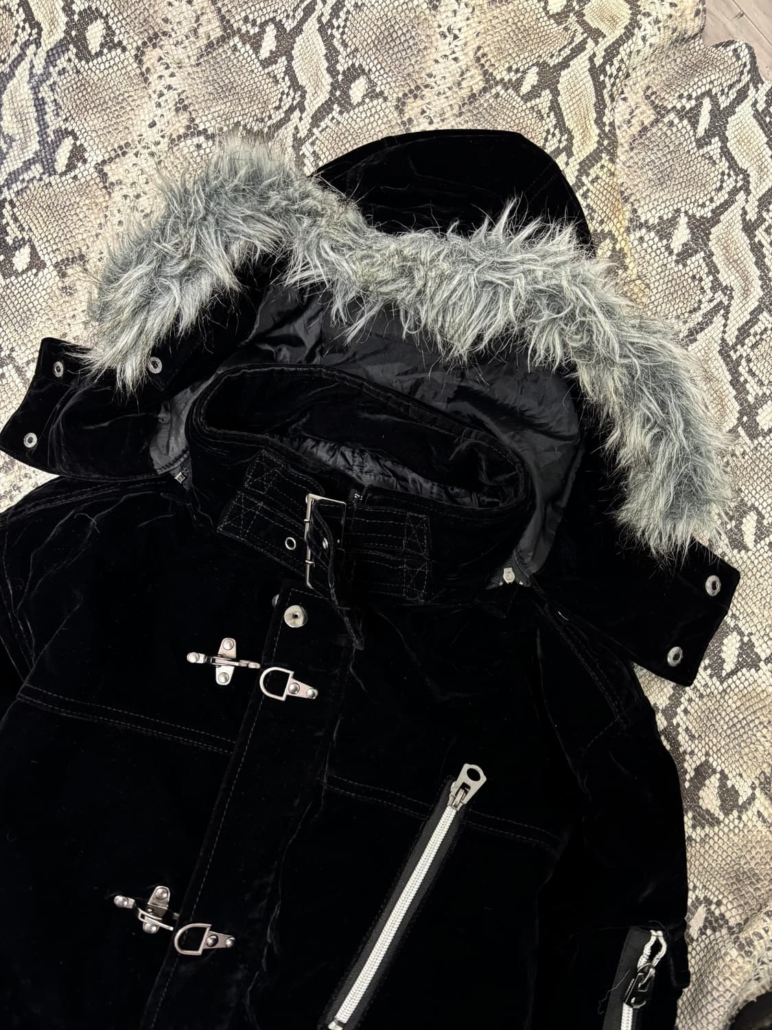 [OVERACHIEVER]00’s White Fur Black Velve 상품이미지6