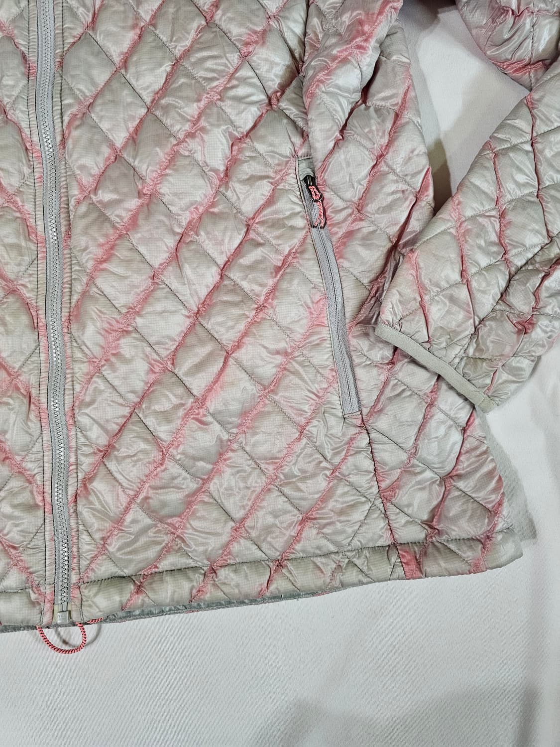 [L] 노스페이스 여성 써모볼 경량 패딩 자켓 (패커블/다이아 퀼팅) 상품이미지4