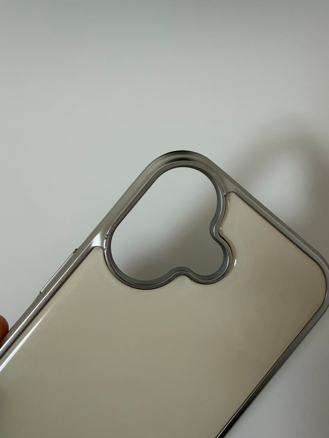 바로배송) 미닛뮤트 아이폰 17 실버 케이스 버터 상품이미지3