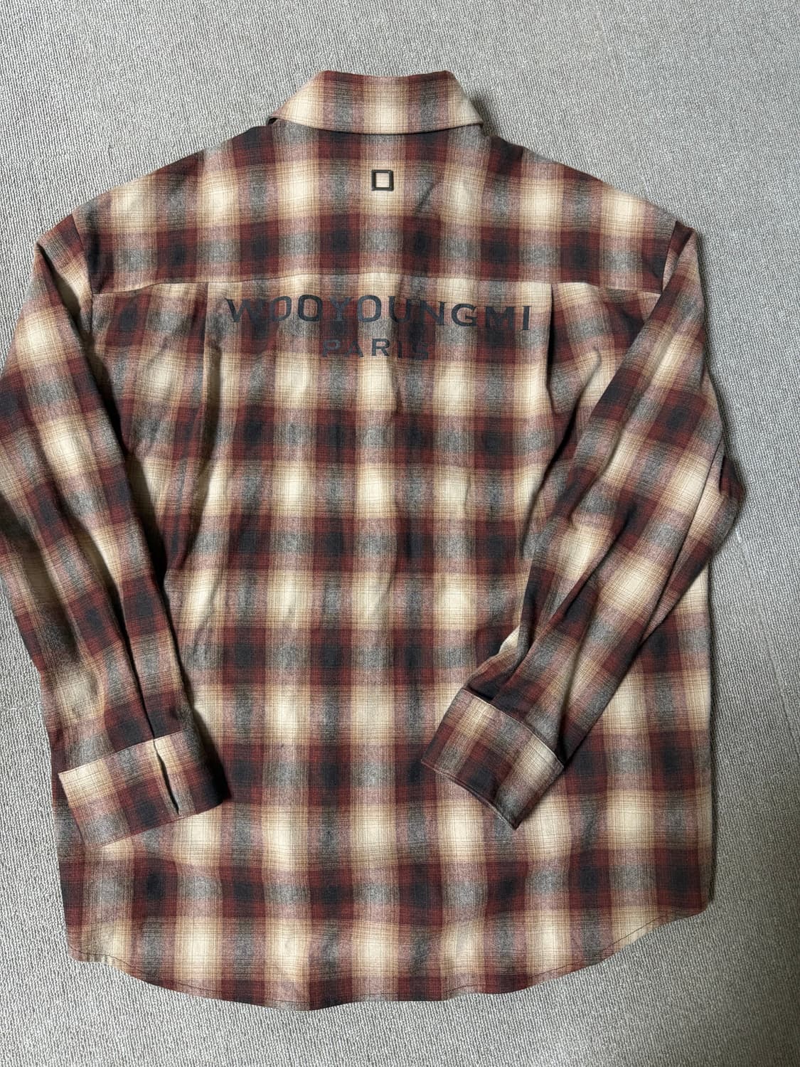 우영미 체크 백 로고 셔츠 브라운 - 24FW 46사이즈 상품이미지7