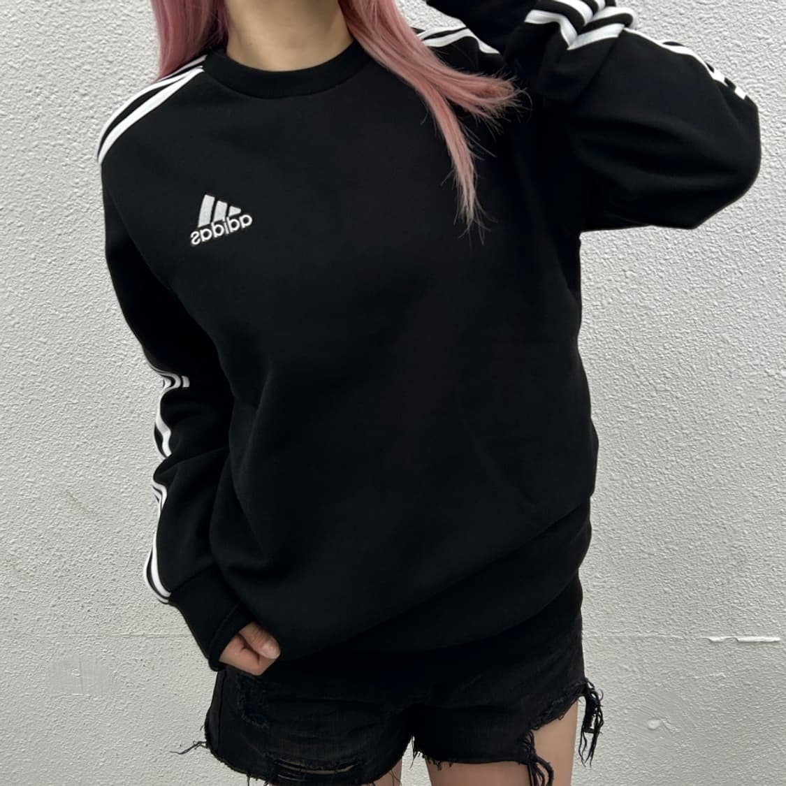 아디다스 에센셜로고 화이트라인 블랙 롱슬리브 L 상품이미지2