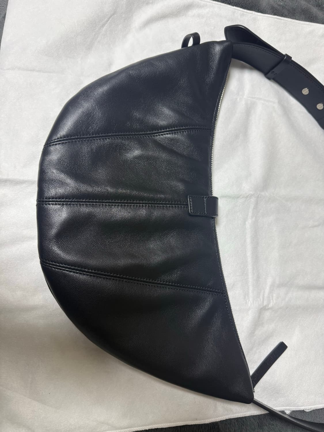 알레그리 램스킨 호보 크로스백 상품이미지4