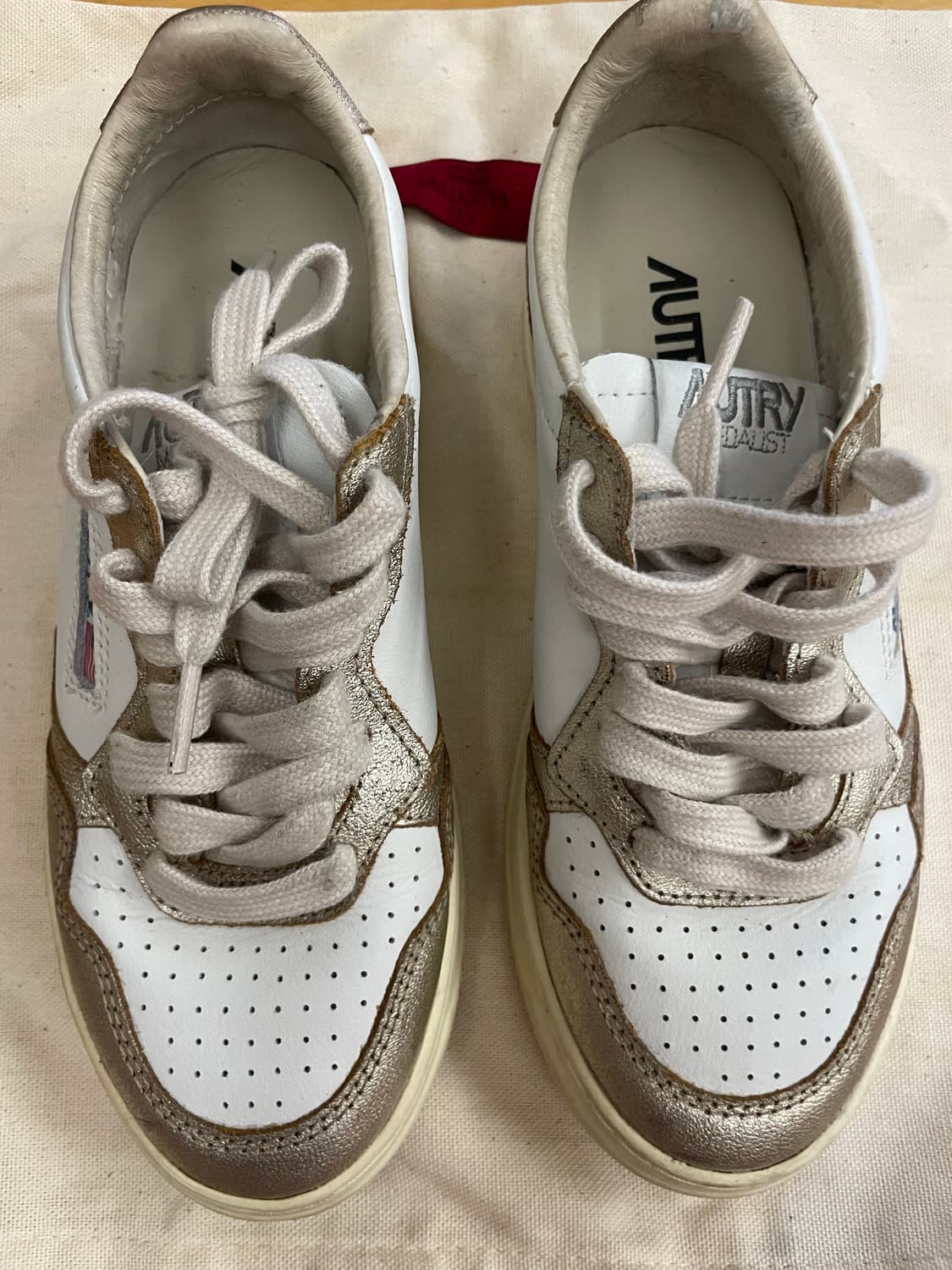 오트리 스니커즈 35사이즈 220 상품이미지1