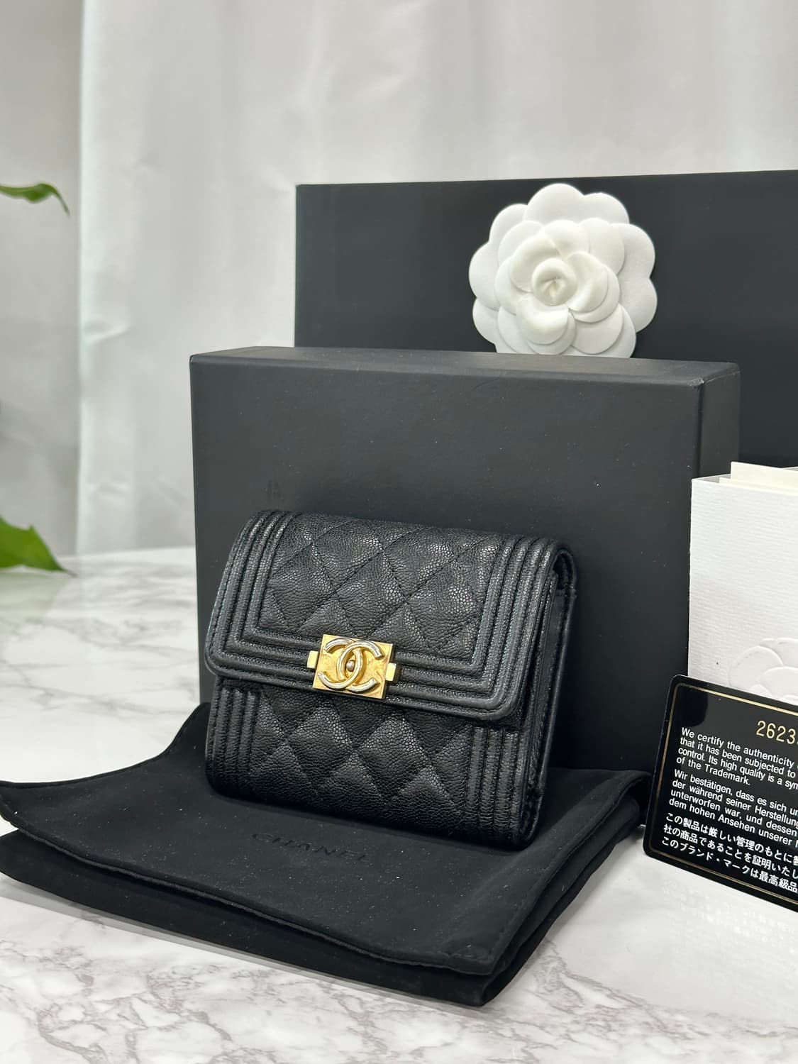 [풀구성] 샤넬 보이 플랩 지갑 카프스킨 골드 상품이미지2