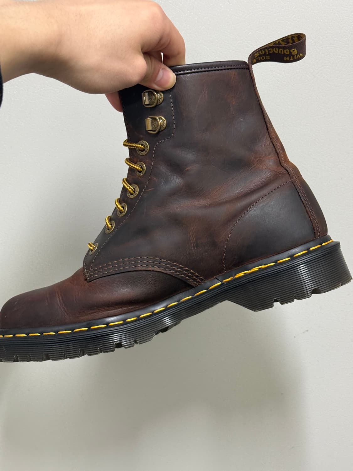 닥터마틴 디스이스네버뎃 1460 왁스드 풀 그레인 브 라운 280 상품이미지3