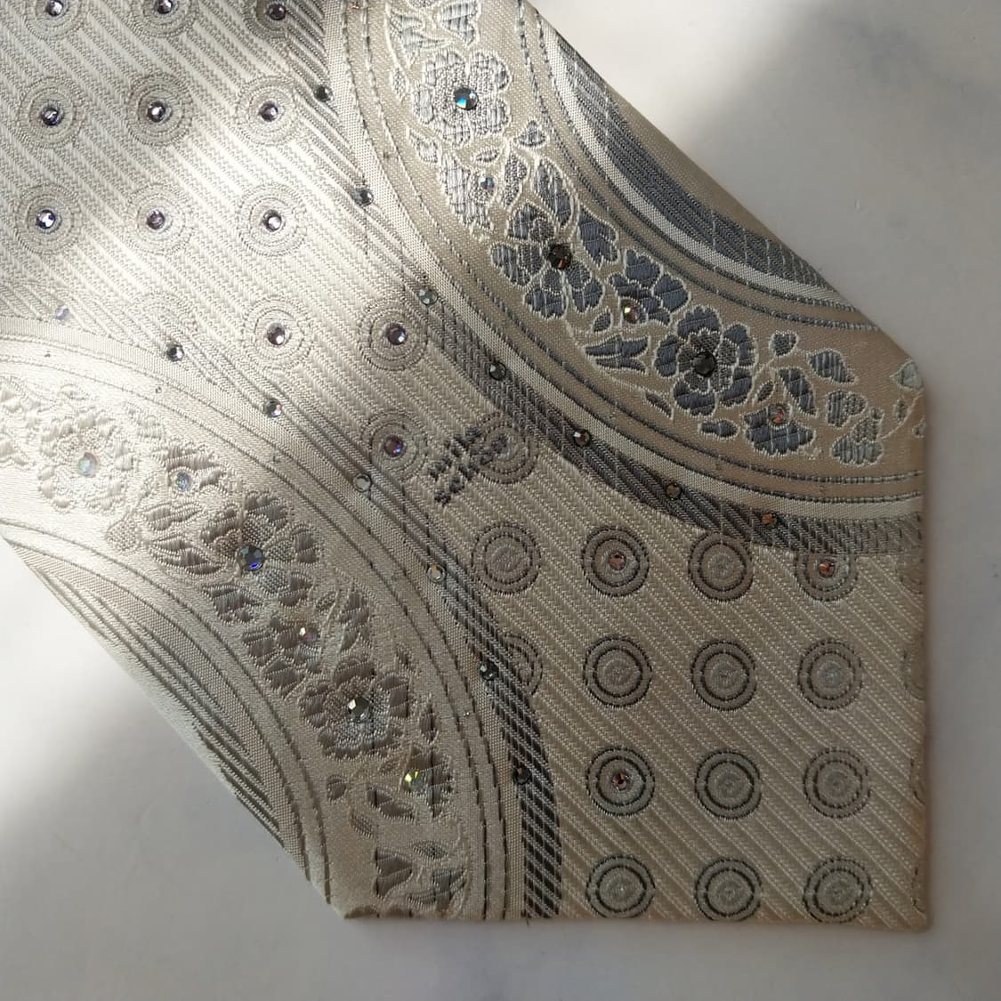 밀라숀 실크 아이보리 플라워 패턴 넥타이 9.3cm A+등급 K2361
 상품이미지6