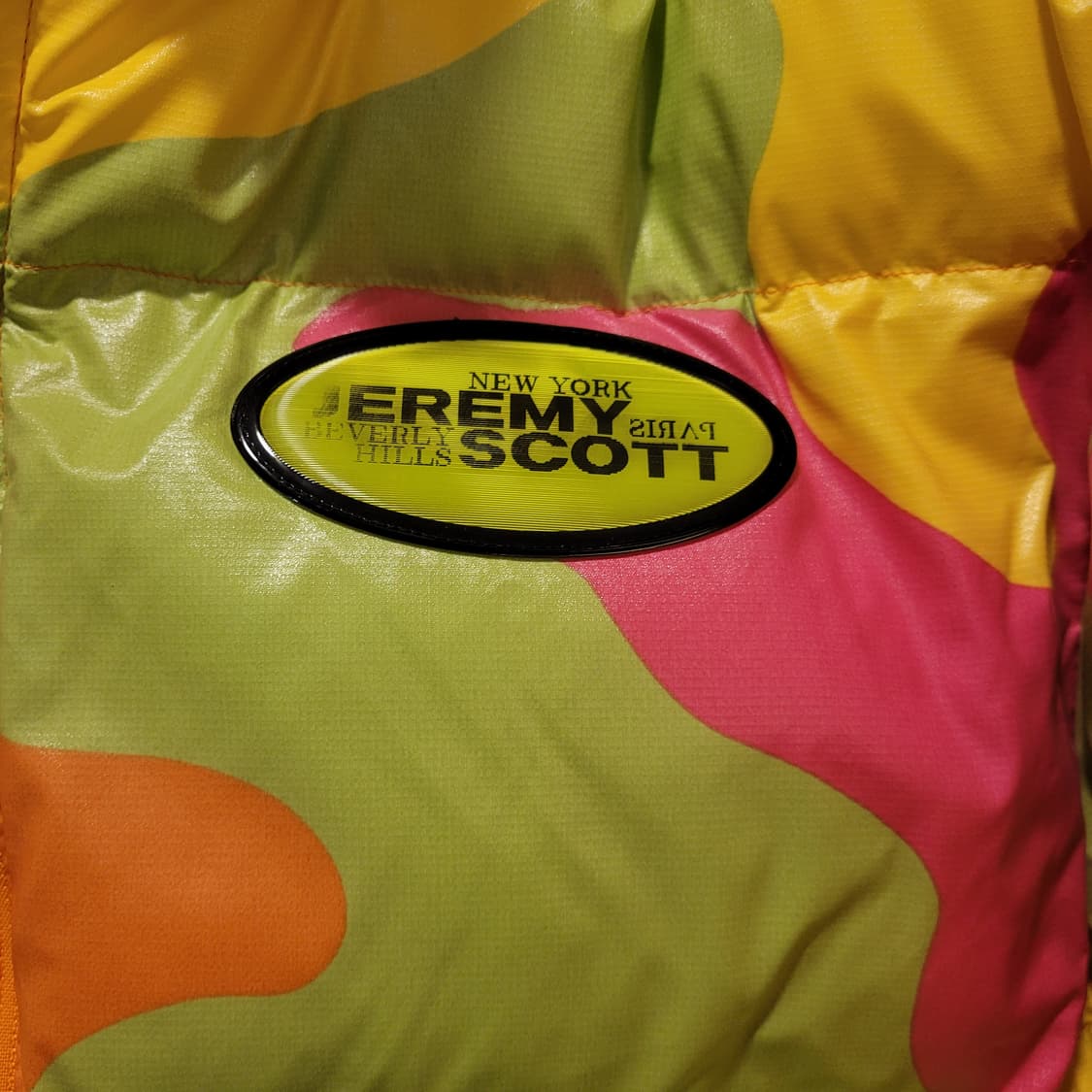 아디다스 제레미스캇 네온 카모 패딩 85 상품이미지4