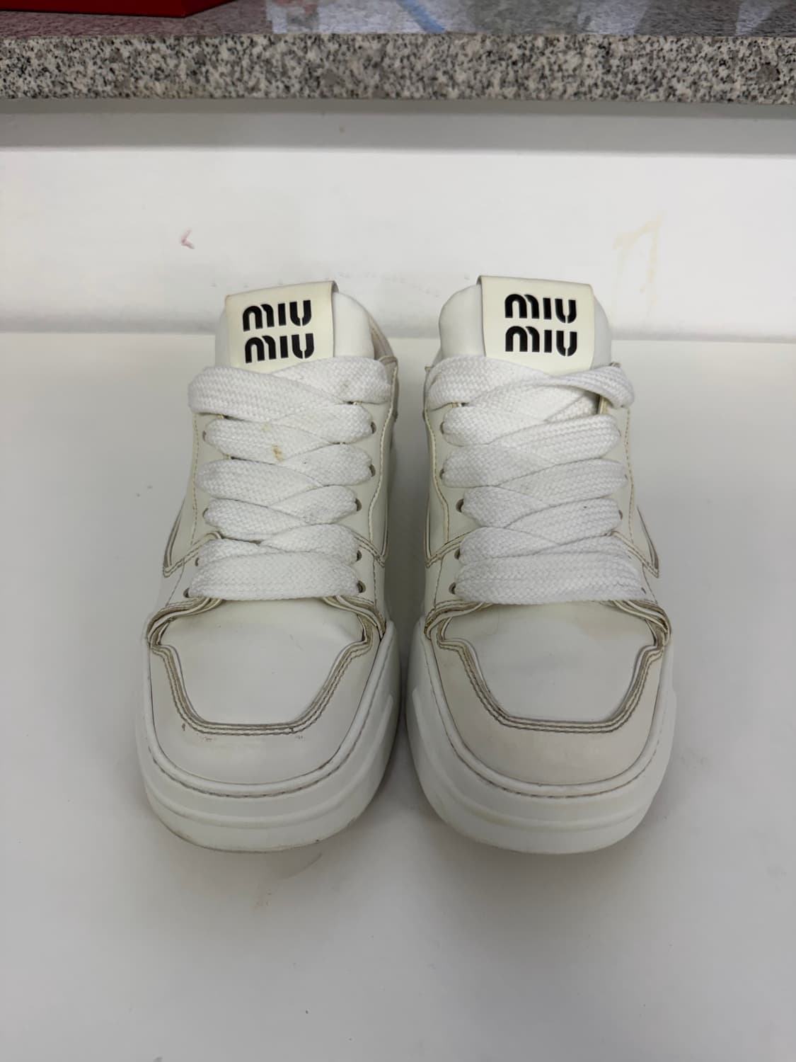 정품) 미우미우 로고 레더 스니커즈 37.5  상품이미지1