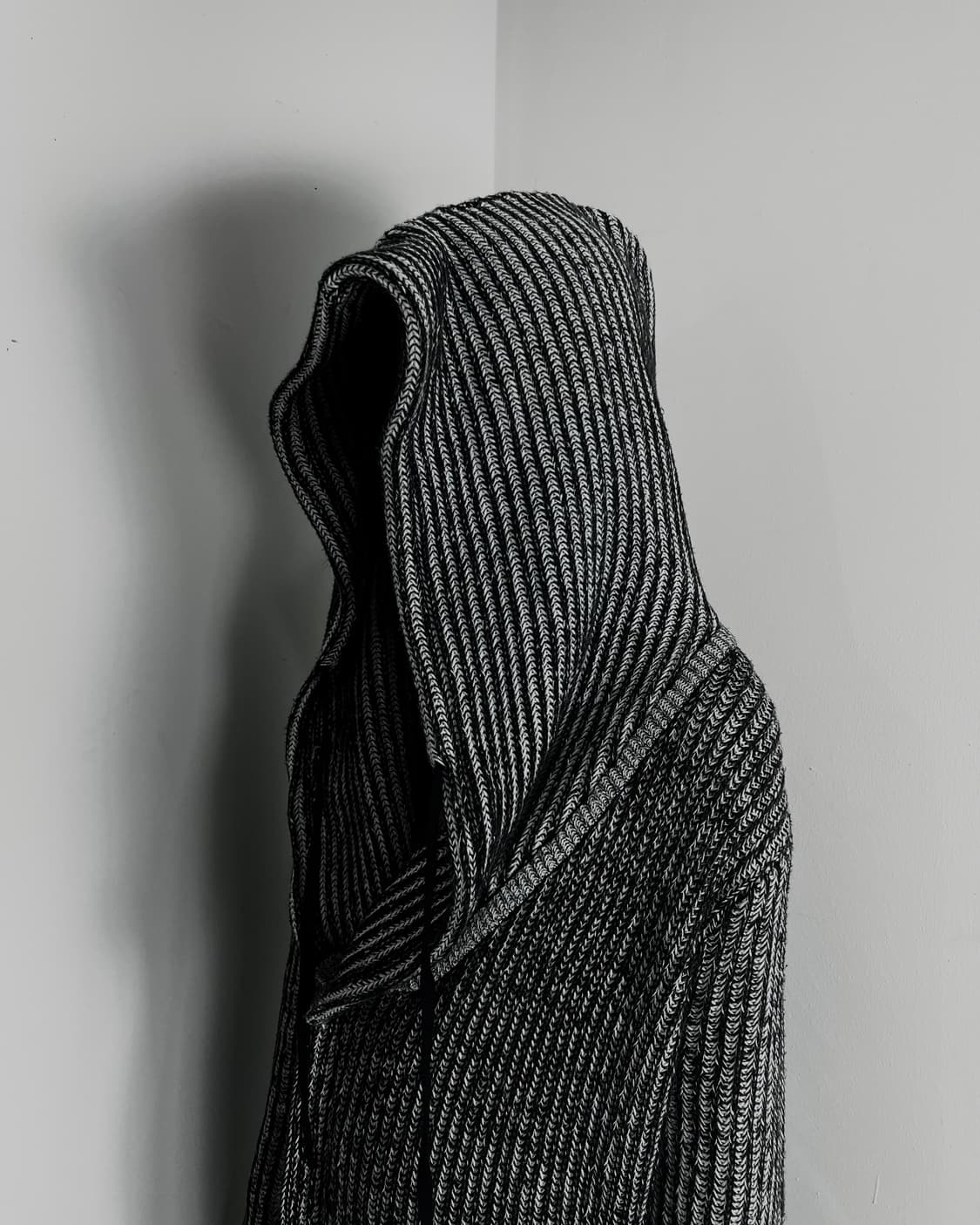 시바라이즈 (CIVARIZE) 비대칭 더블 집업 스트라이프 니트 코트 상품이미지2