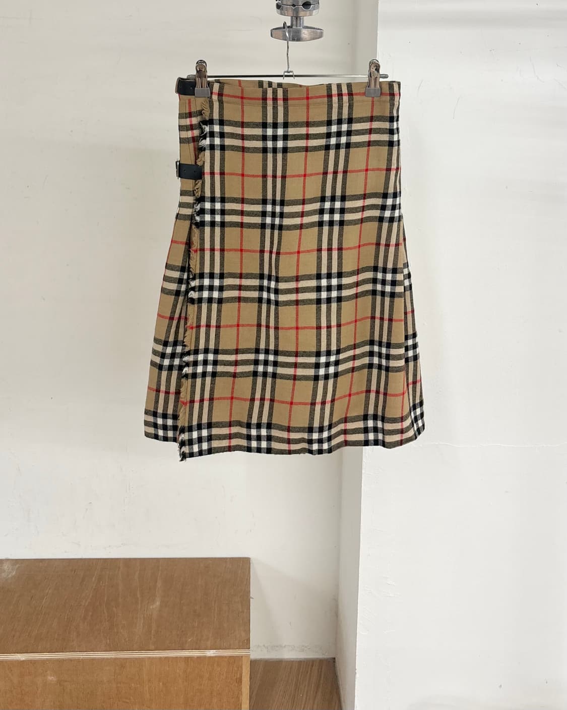 버버리 노바 체크 랩 스커트 상품이미지1