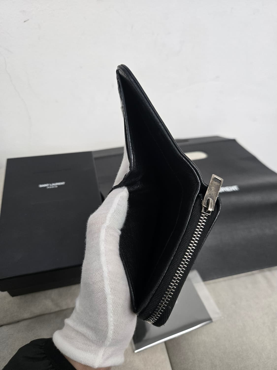 [보증서 정품] 입생로랑 지퍼어라운드 중지갑 상품이미지1