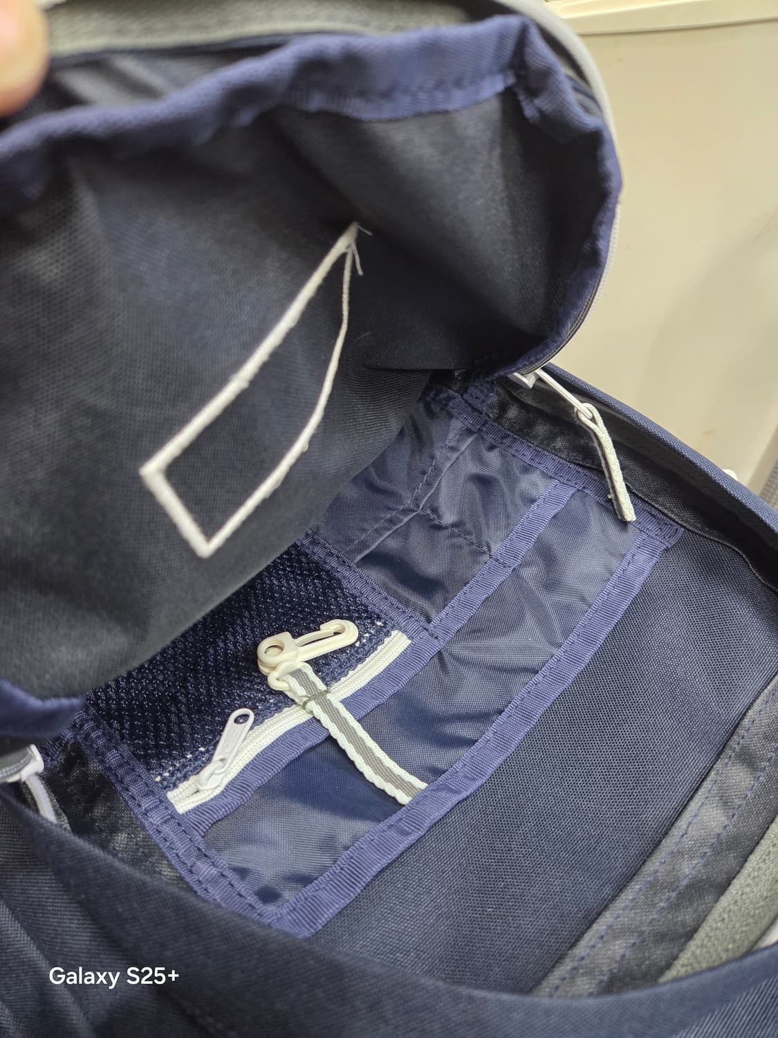 이스트백 백팩   그레이 상품이미지5