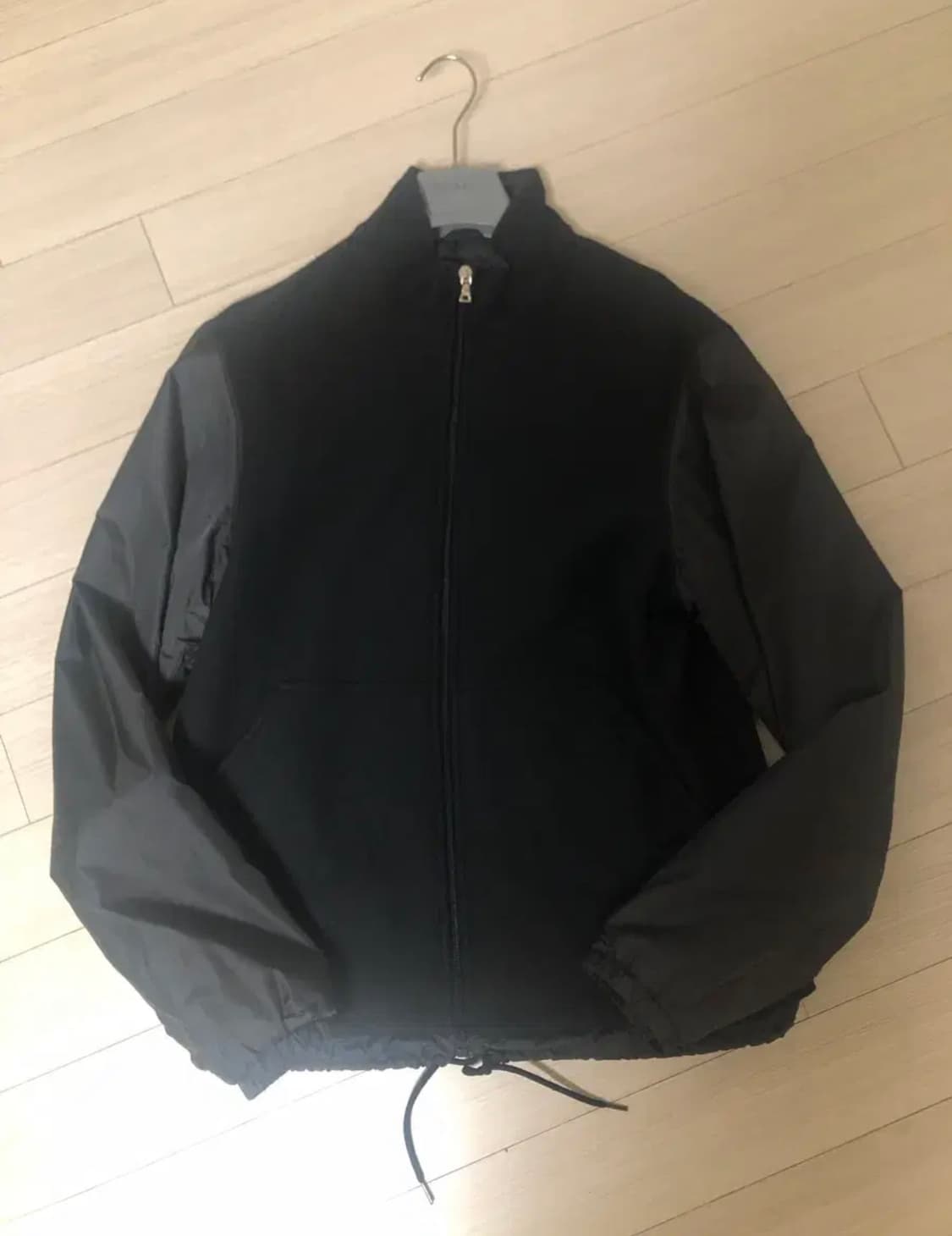 프라다 집업 상품이미지1