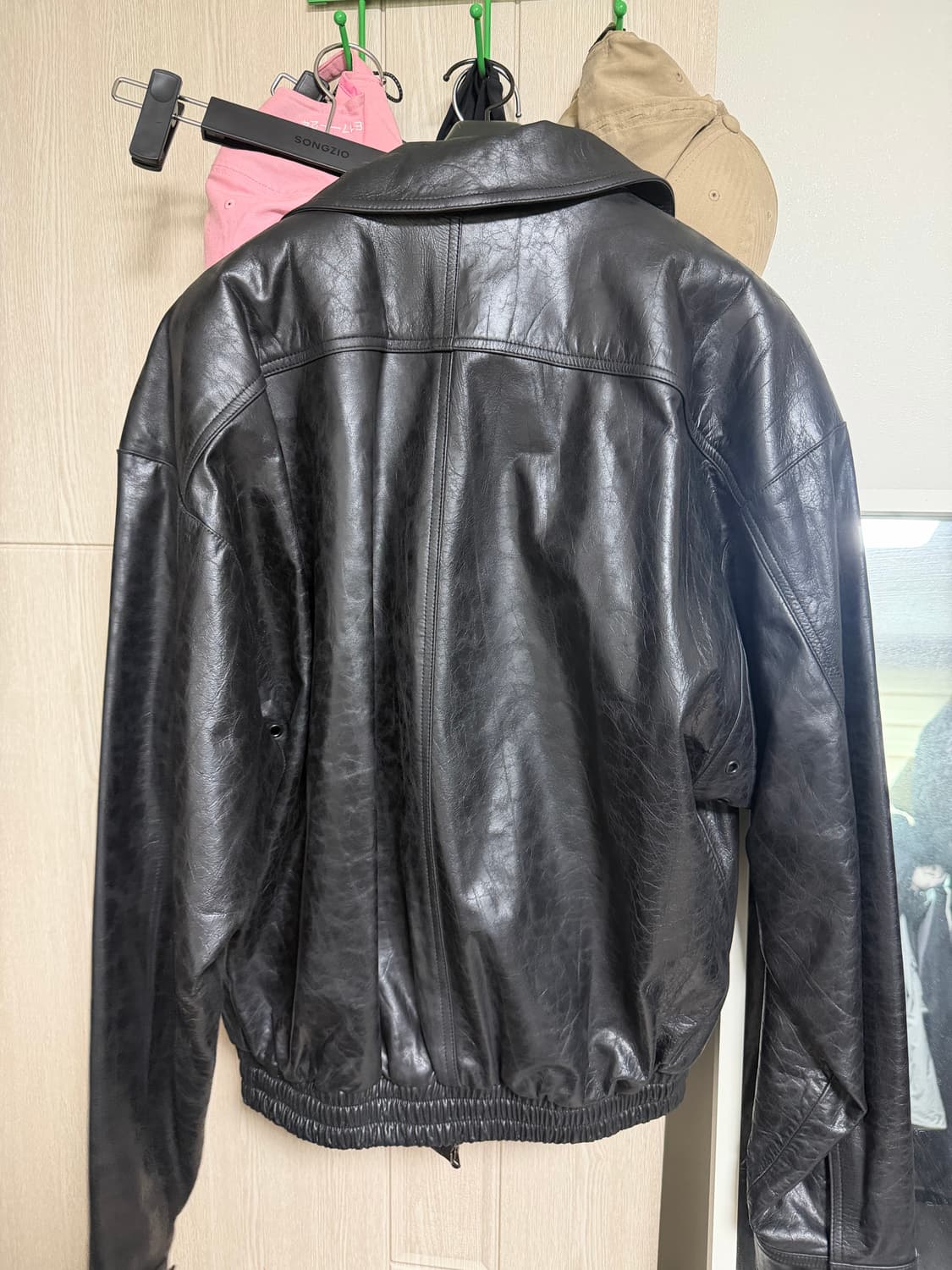 렉토 빈티지 크랙 하이넥 레더 판매합니다. 상품이미지2