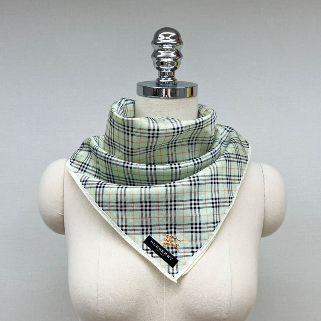 (새상품) burberry /버버리 쁘띠스카프 손수건 상품이미지10