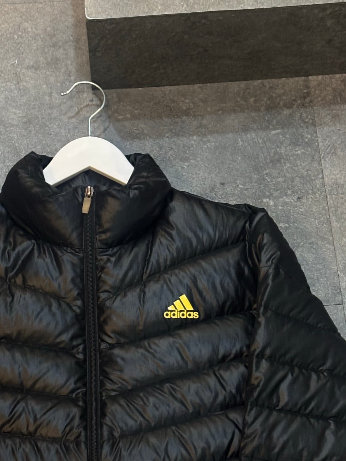 아디다스 구스다운 경량패딩 95사이즈 상품이미지4