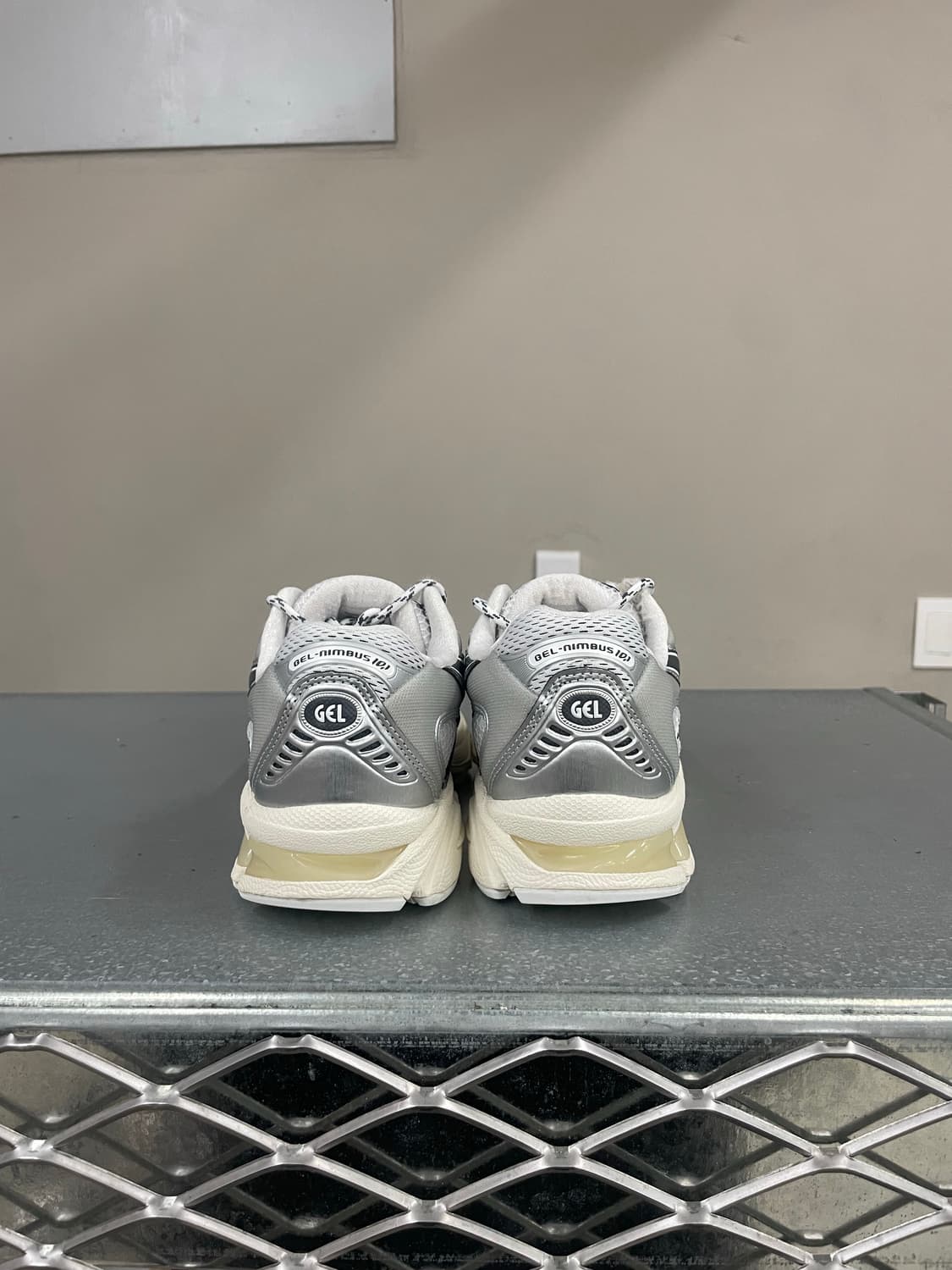 아식스 젤 님버스 10.1 화이트 글레이셔 그레이 240 상품이미지3