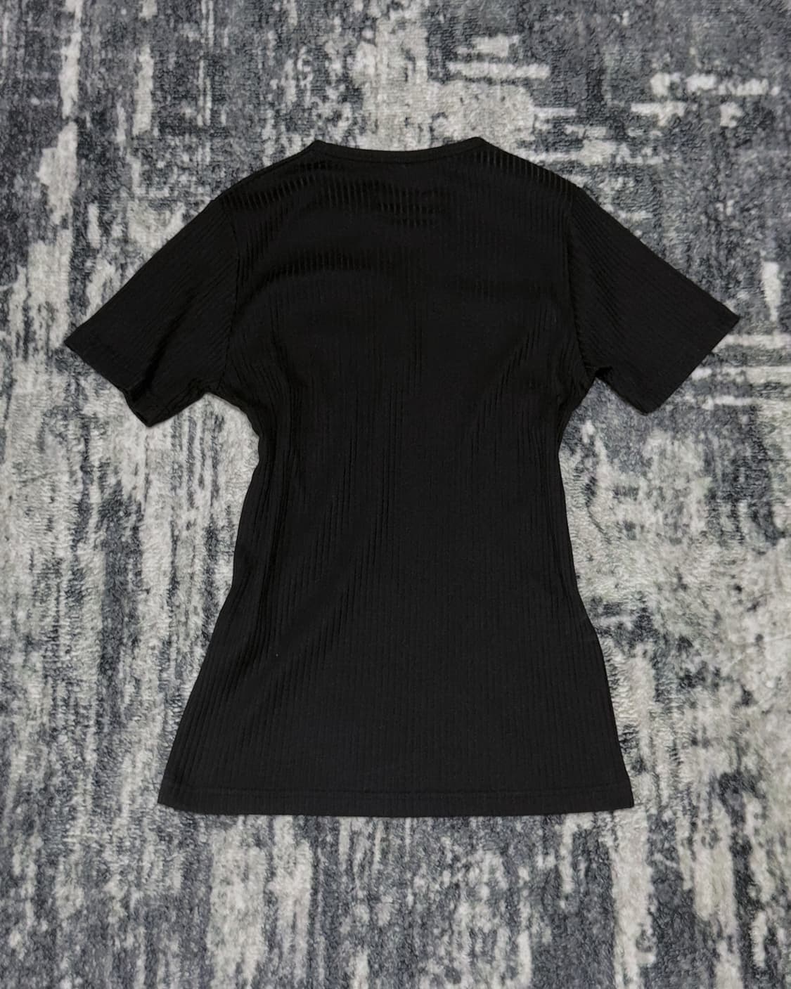 {UNKNOWN} Slim Fit Vertical Lettered Tee 상품이미지4