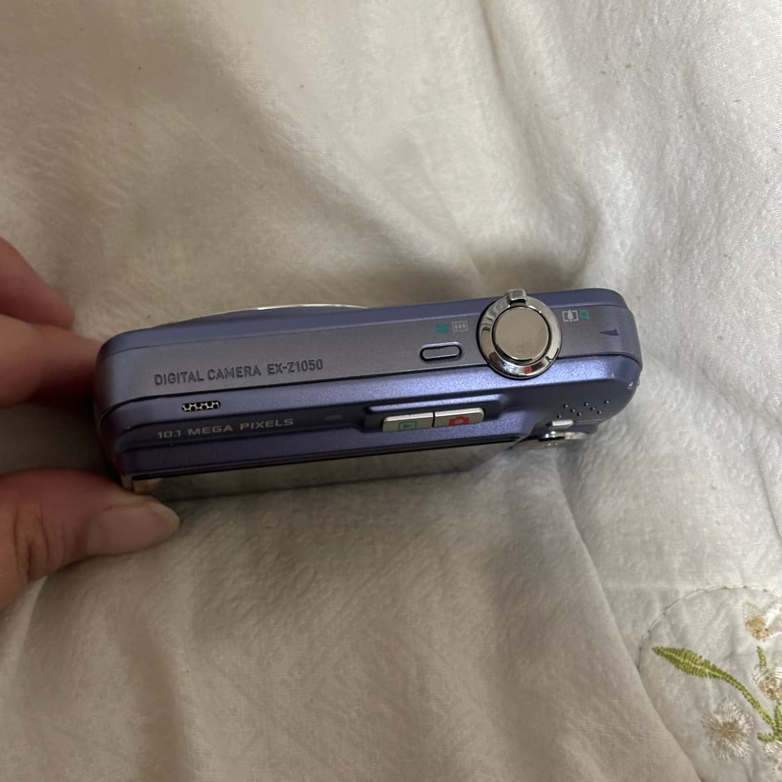 카시오 엑슬림 z1050 상태양호 casio ex-z1050 홍은채디카 상품이미지3