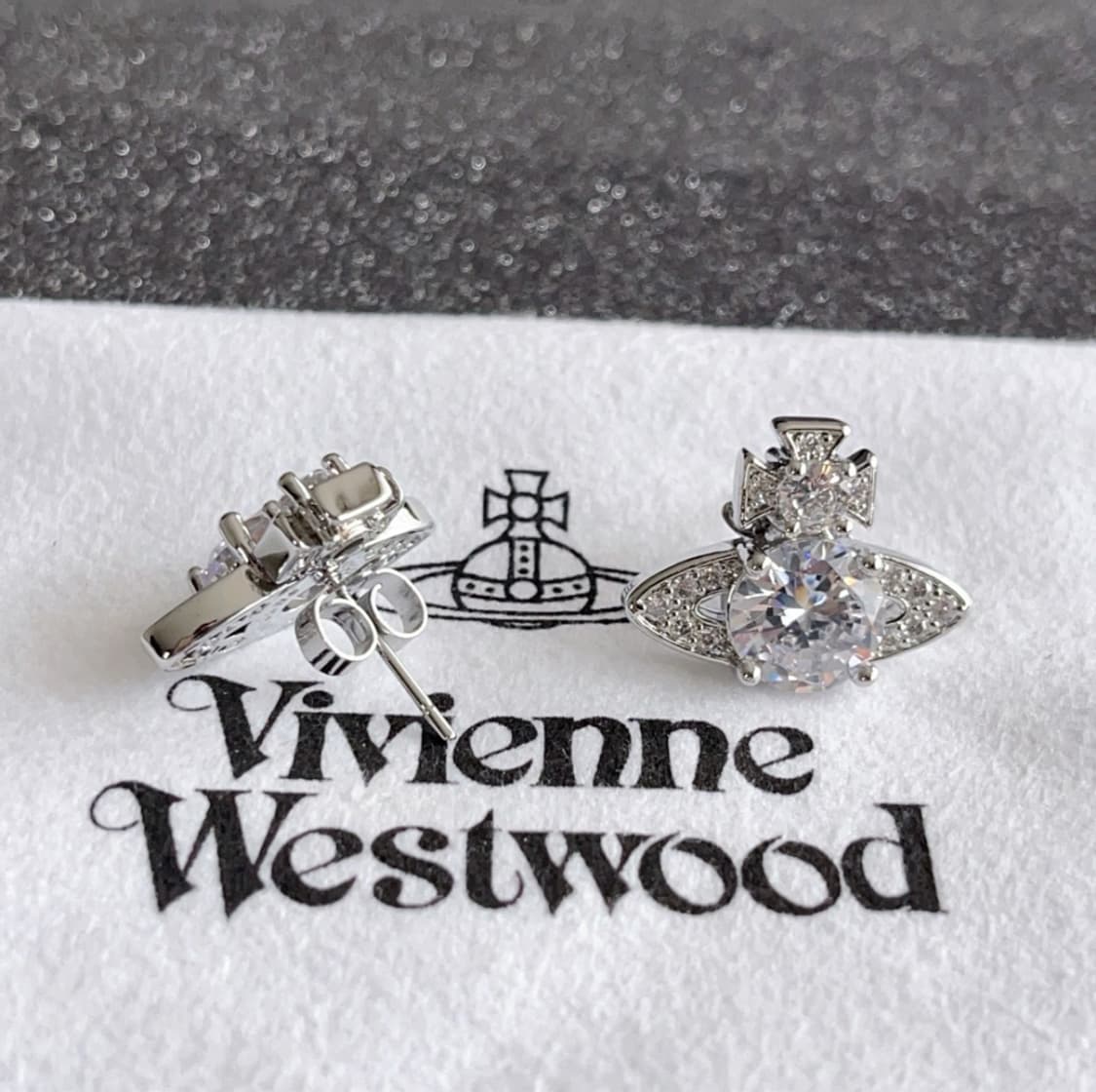 비비안웨스트우드 아카이브 화이트 크리스탈 orb 귀걸이 상품이미지2