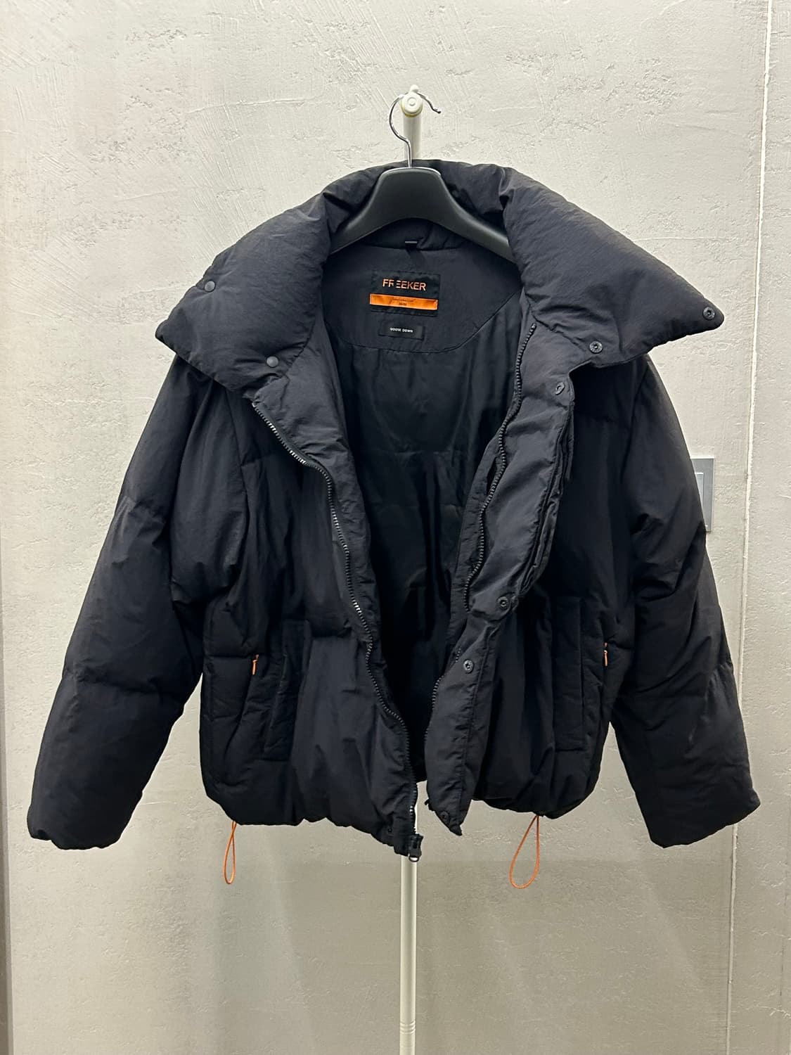 커스텀멜로우 블랙 하이넥 구스 다운 패딩 점퍼 상품이미지4