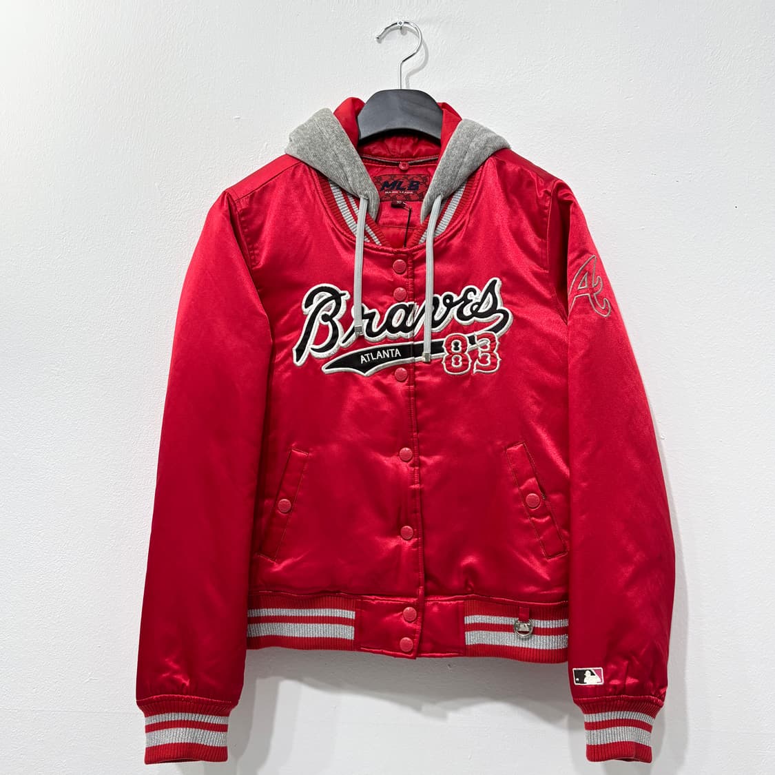 MLB 크롭 바시티 누빔자켓 상품이미지1