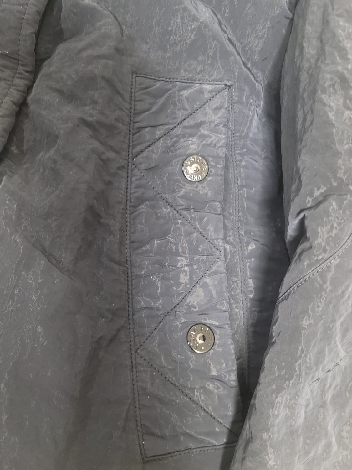 스톤아일랜드 NYLON SHEEN 다운자켓 L사이즈(희귀) 상품이미지4