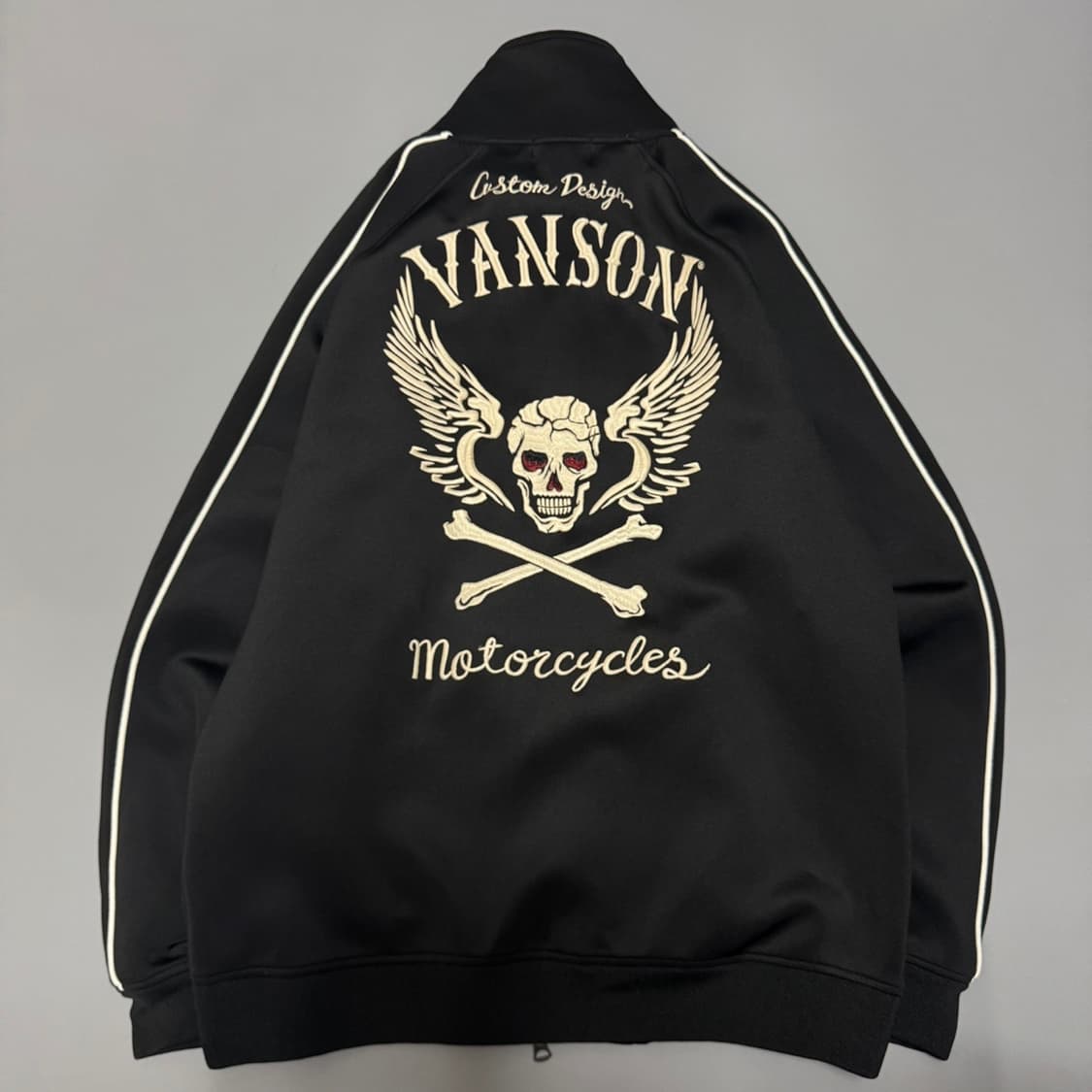 VANSON 블랙컬러 스컬 본 양면 자수로고 파이핑 트랙탑 자켓 상품이미지7