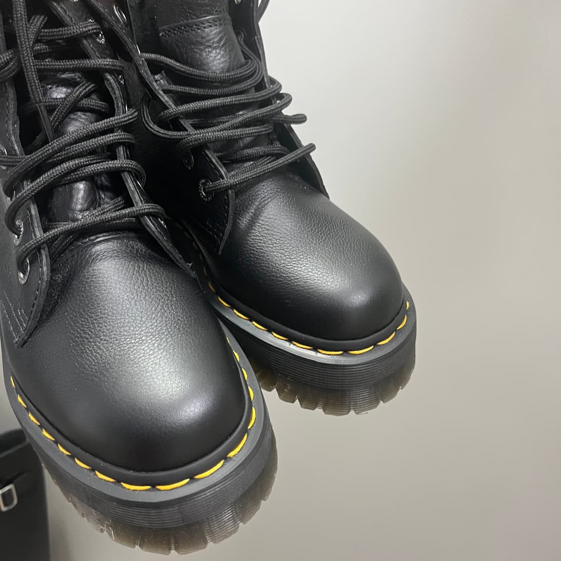 닥터마틴 제이든lll 230 한 번 착용 상품이미지2