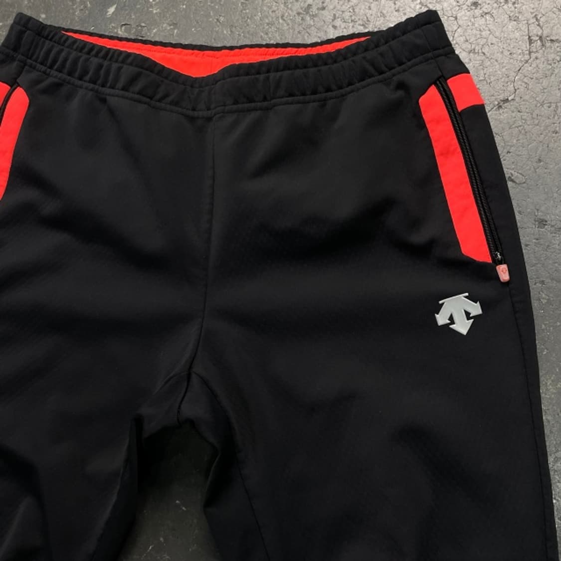 105 데상트 트레이닝 바지 상품이미지2