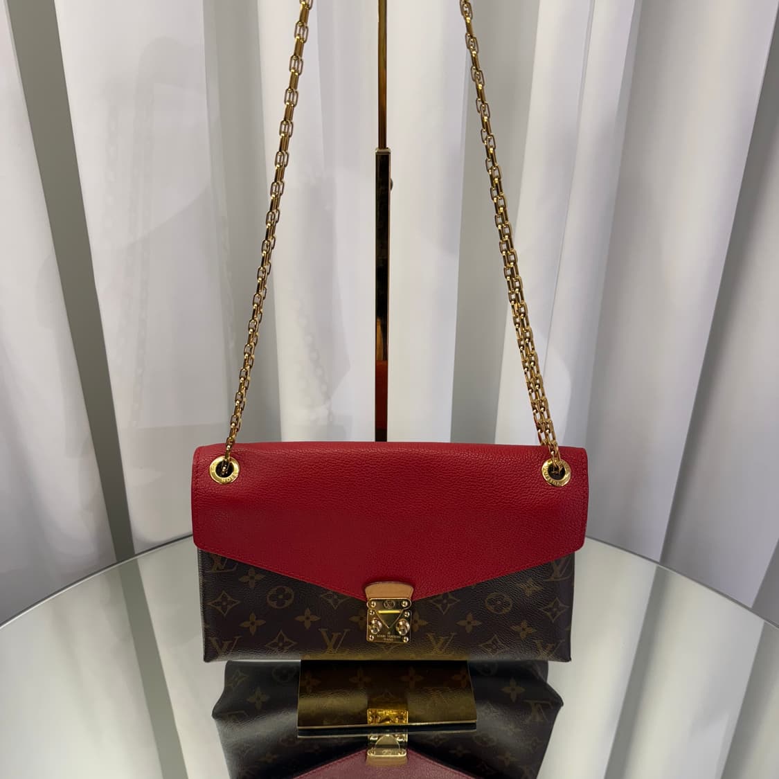 루이비통 모노그램 팔라스 플랩 체인 숄더백 상품이미지4