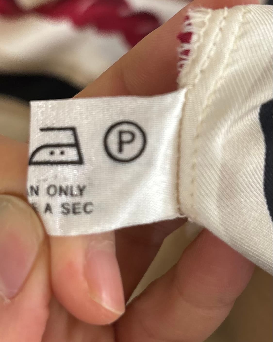 셀린느 아이보리 브이넥 프린팅 니트 상품이미지9