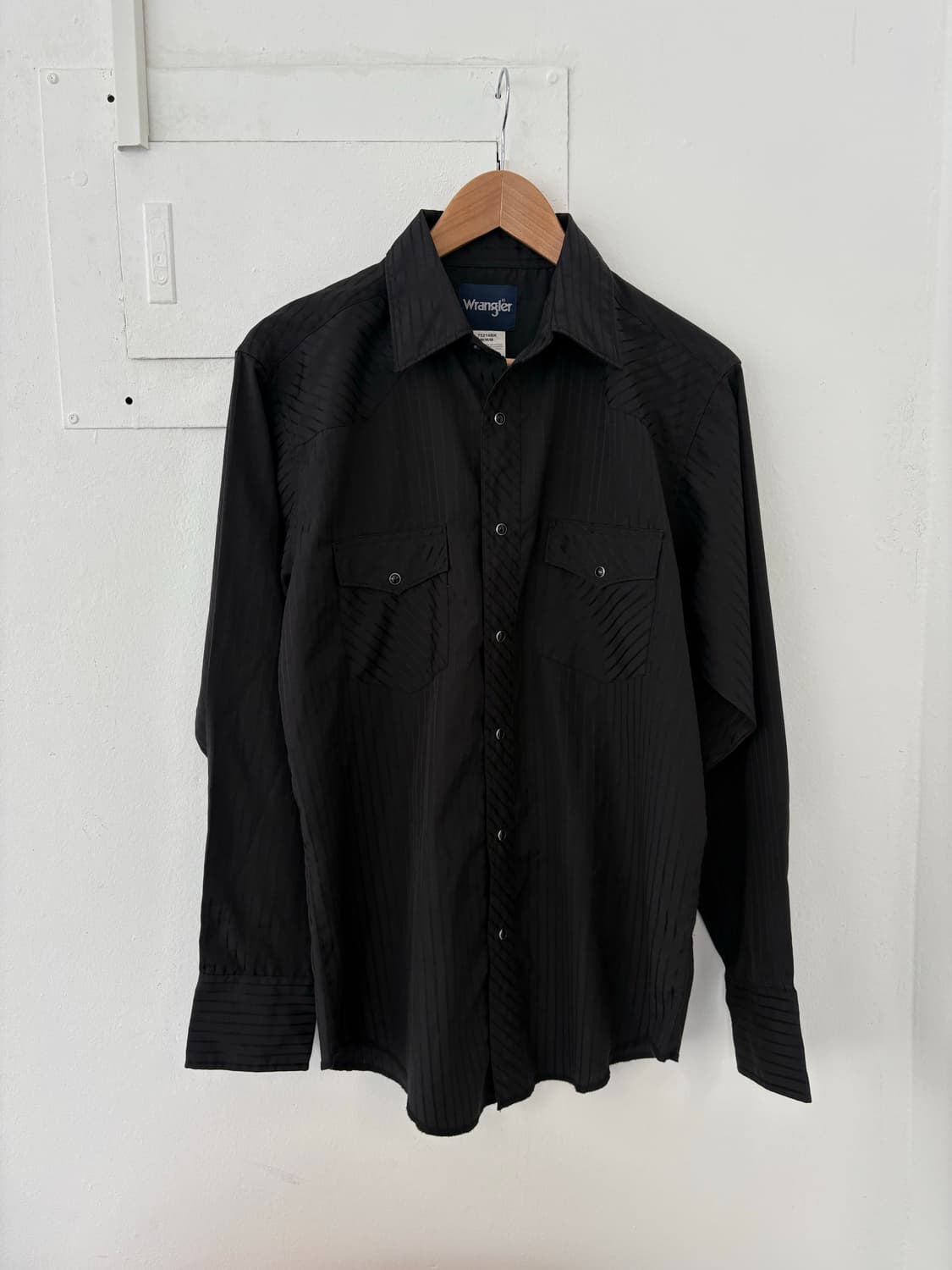 랭글러 블랙 스트라이프 셔츠 상품이미지1