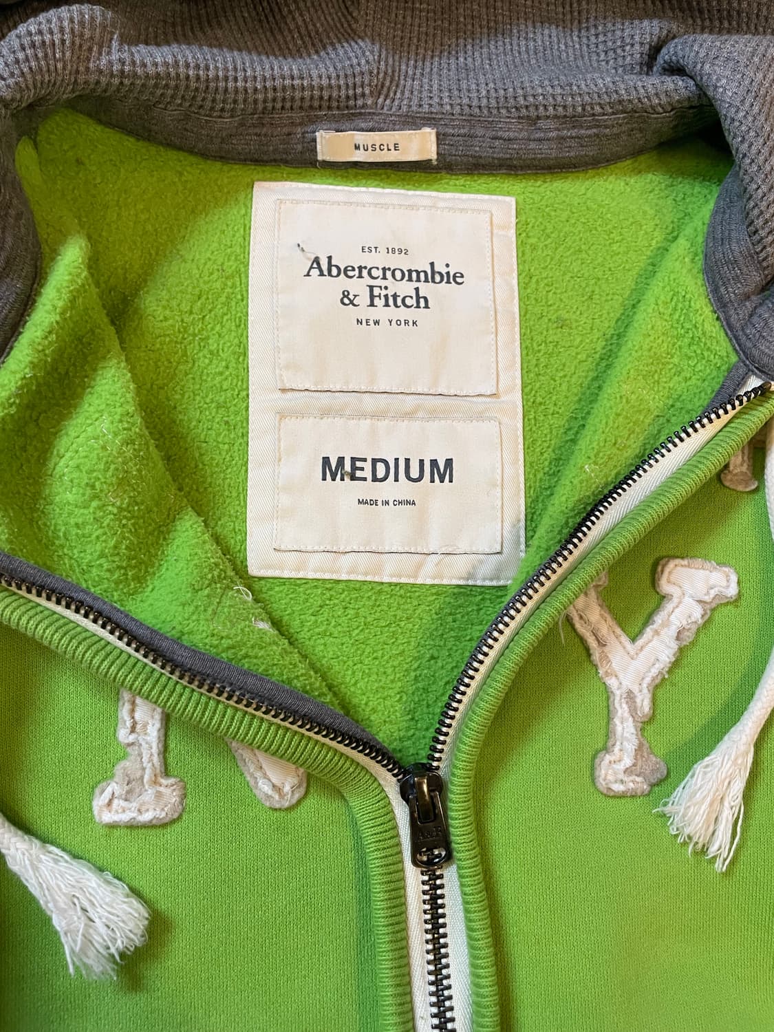 아베크롬비 & 피치 데미지 로고 그린 후드 집업 상품이미지5