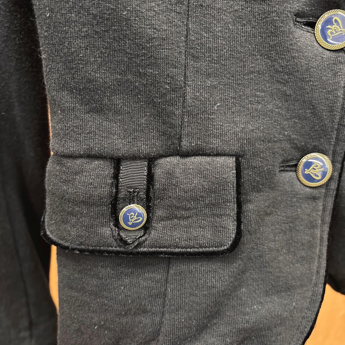 버버리 블루 라벨 코튼 저지 자켓 벨벳 라인 버튼 플랩 포켓 디테일 블랙 상품이미지6