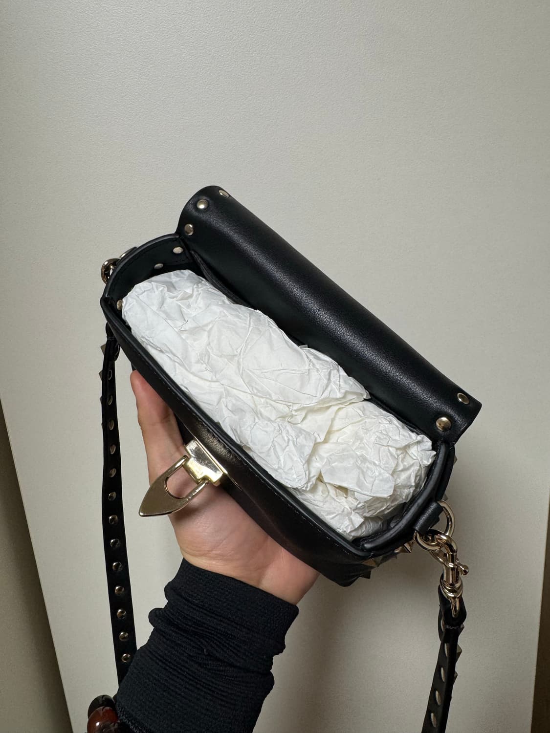 발렌티노 가라바니 락스터드 미니 크로스백 상품이미지3