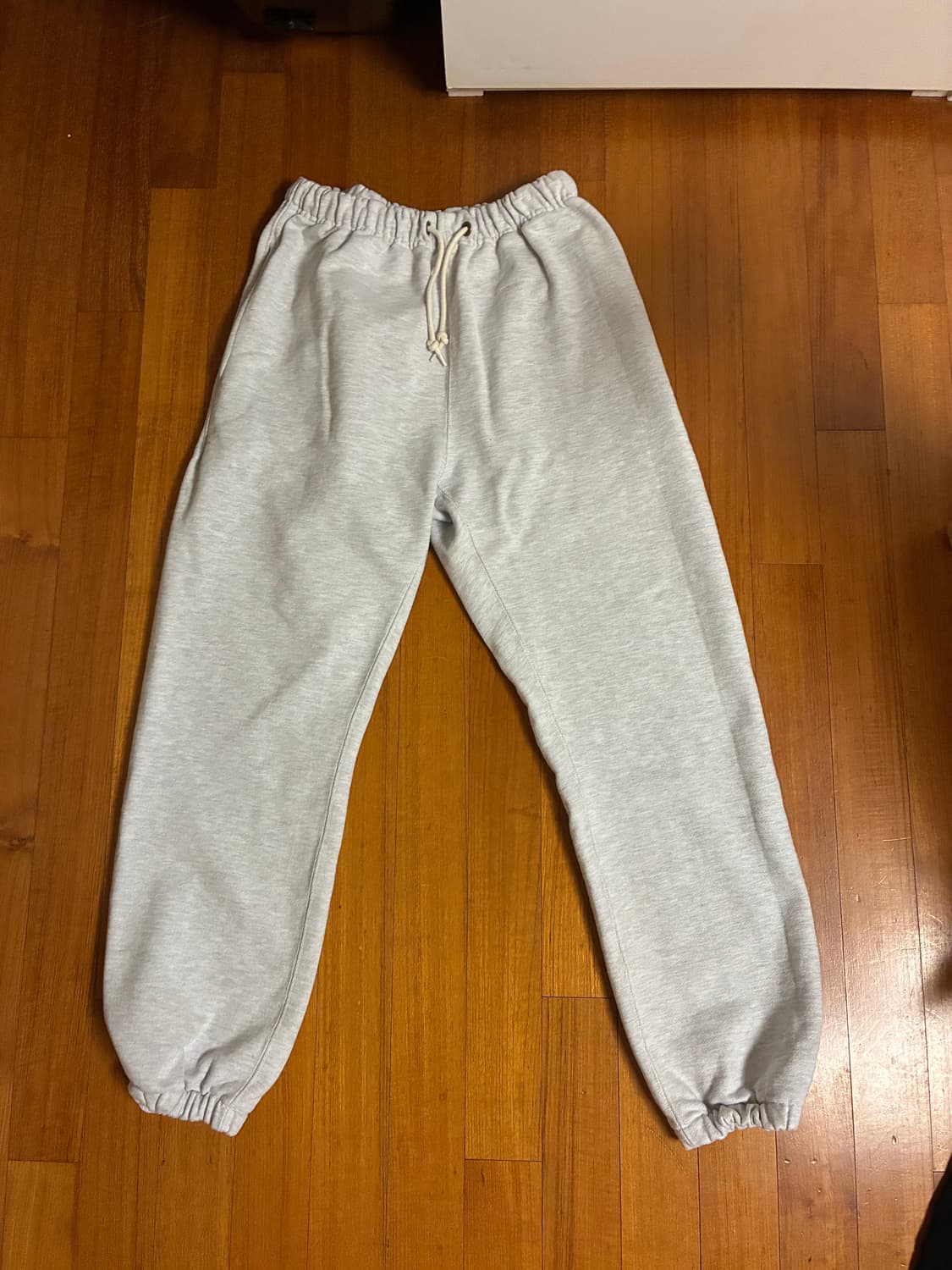 에센스룸 블라인드파일즈 스웻팬츠 상품이미지1