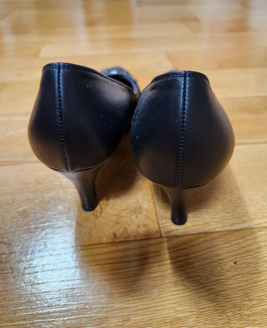 새것)에스콰이아 스터드 장식 블랙 여성 펌프스힐245 상품이미지3