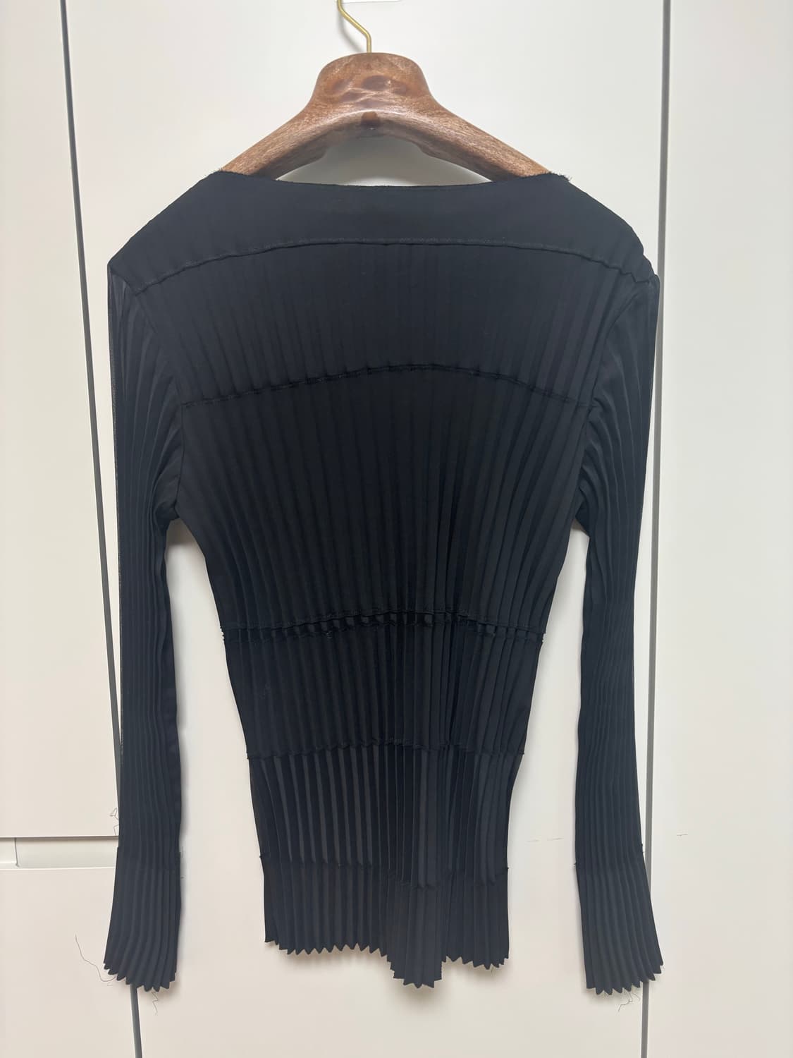 랑방 블랙 플리츠 긴팔 티셔츠 상품이미지3