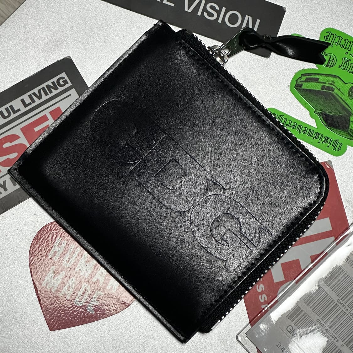 꼼데가르송 CDG 엠보스 지갑 블랙 상품이미지2