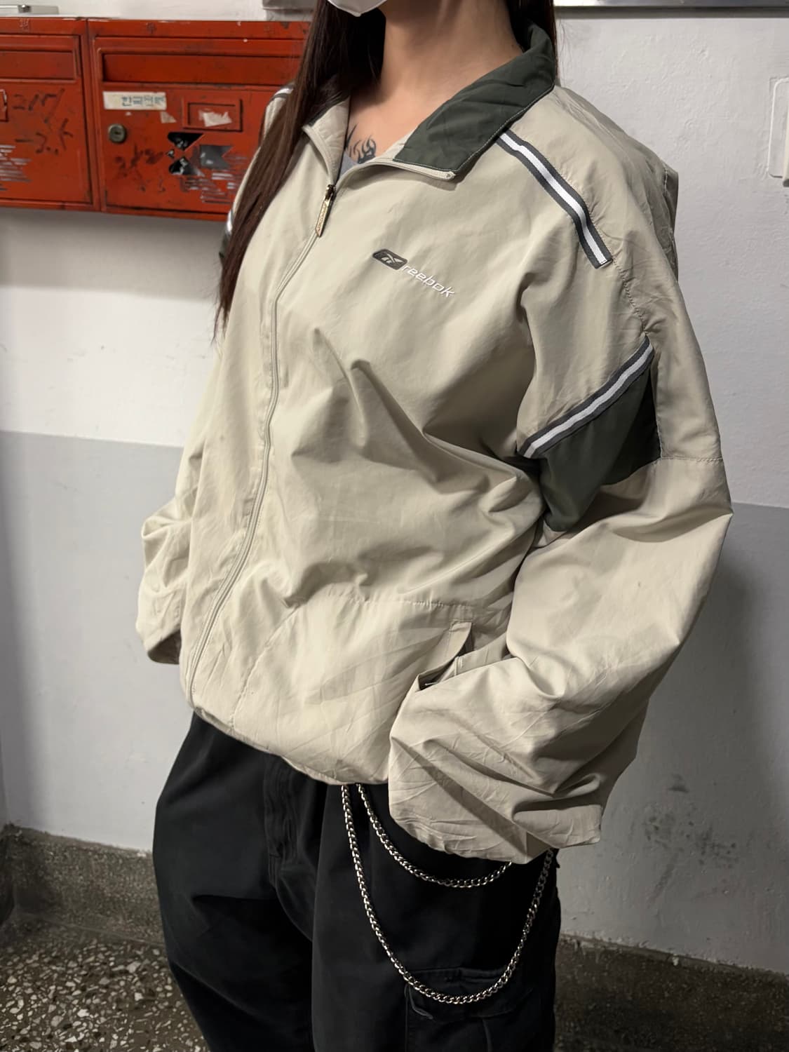 90s REEBOK 올드스쿨 베이지 배색 윈드브레이커 상품이미지2