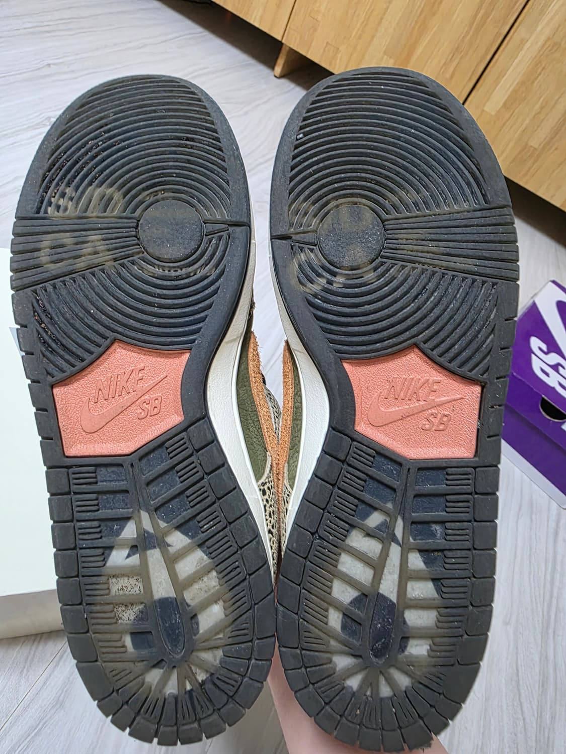 [275] 나이키 x 아츠렉 스케이트 샵 sb 덩크로우 프로 핑크앤그린 상품이미지6