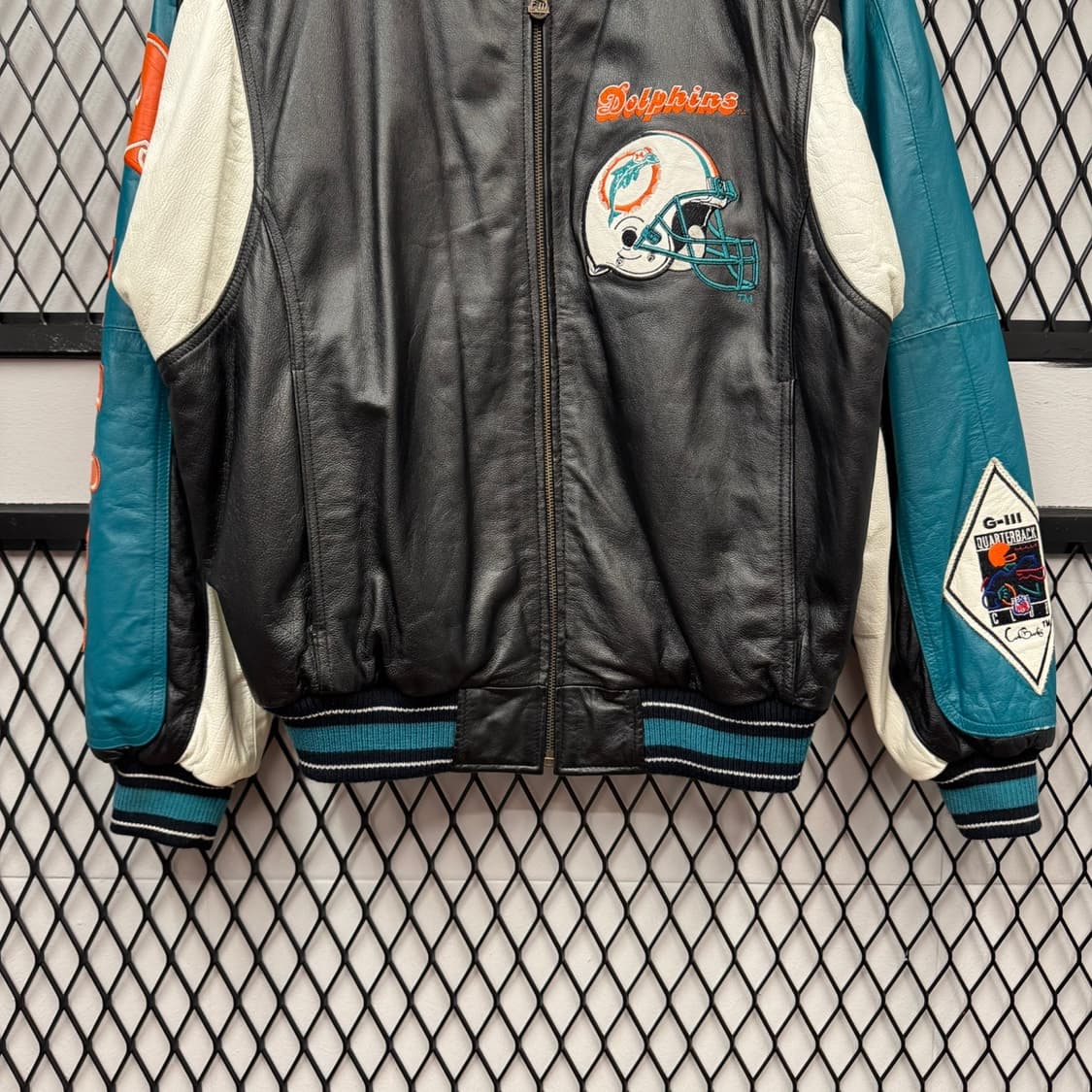 90s G-lll 칼뱅크 레더 바시티자켓 NFL 마이애미 돌핀스 블랙 상품이미지4