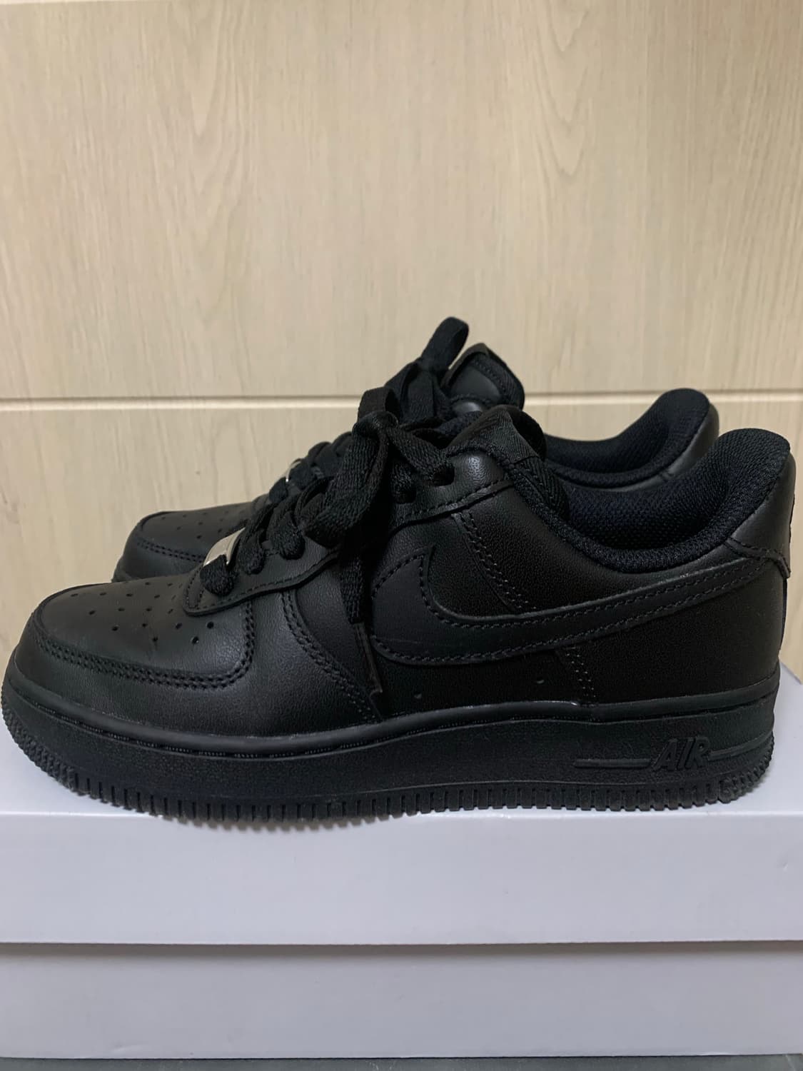 나이키 에어포스 1 '07 로우 트리플 블랙 상품이미지1