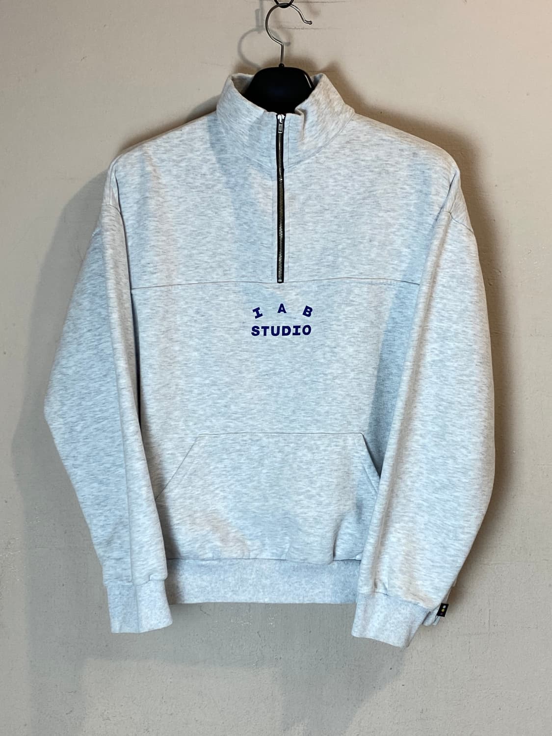 아이엡 스튜디오 하프 집업 스웨트 셔츠 상품이미지1