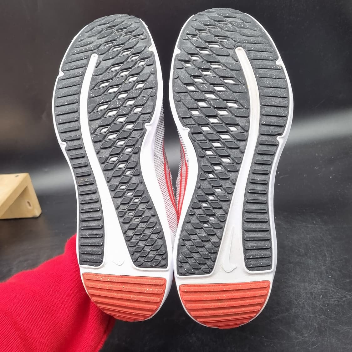 나이키 다운시프터12  남성런닝화 270 상품이미지3