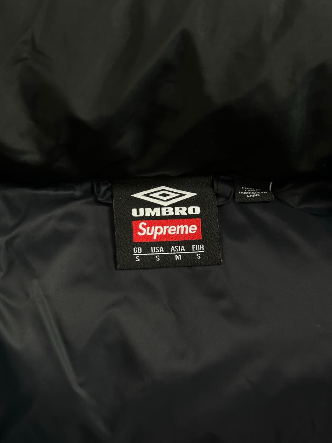 슈프림 엄브로 콜라보 다운 패딩 사이즈 S 상품이미지4