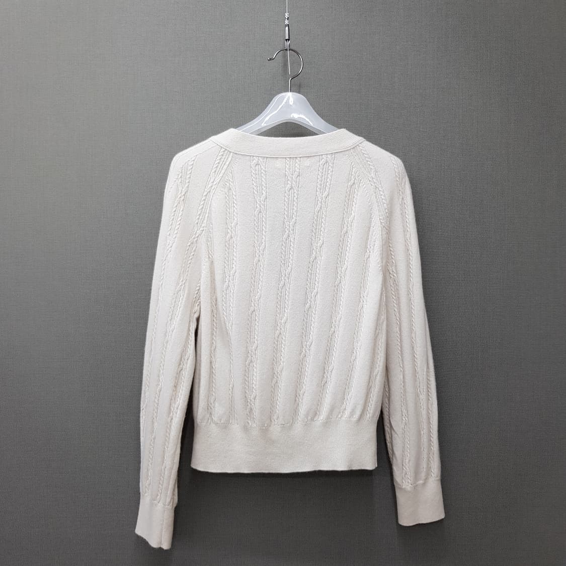 한섬 SJSJ  2023 케이블 브이넥 버튼 가디건  F90 사이즈 상품이미지4
