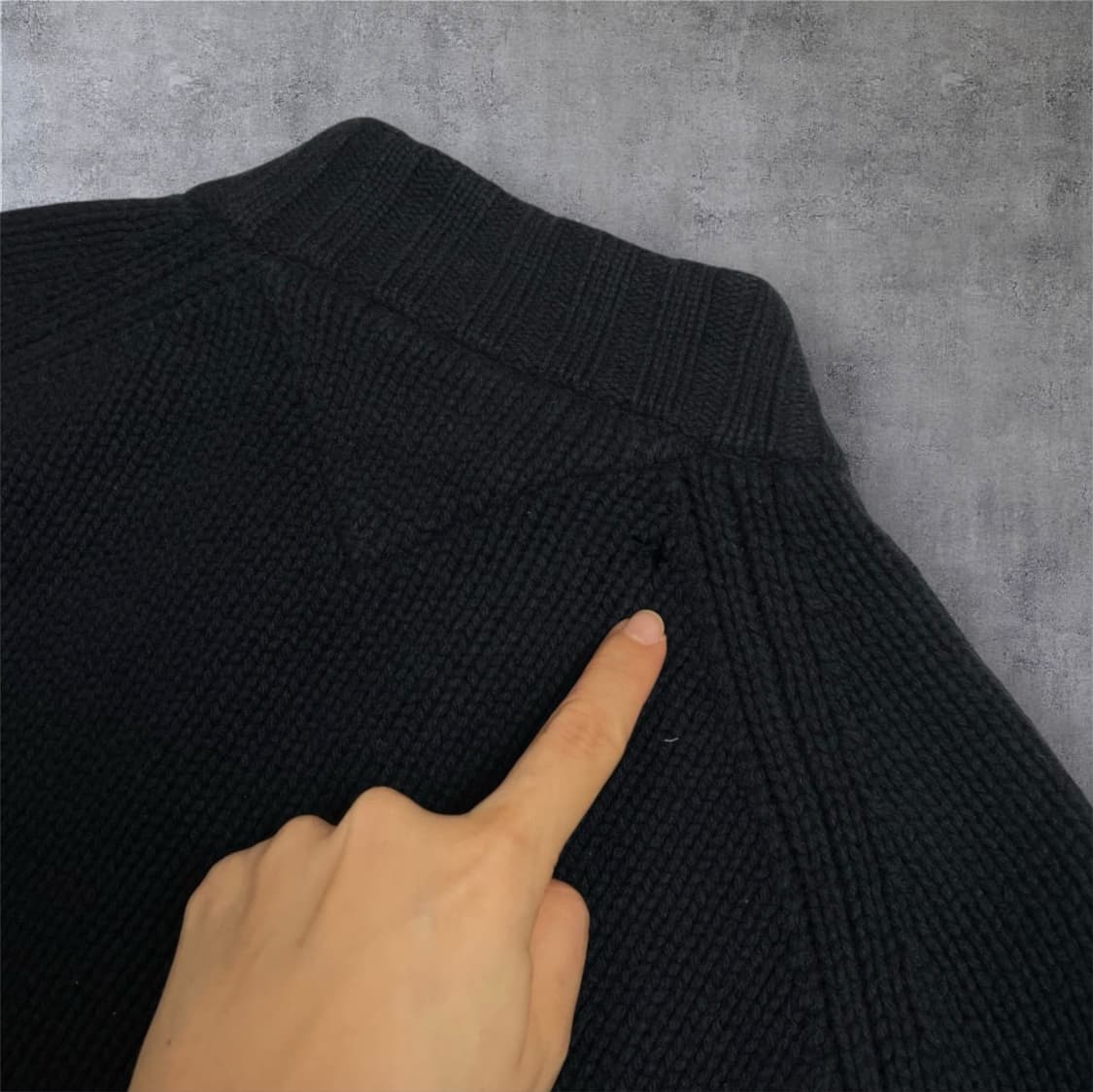 타미힐피거 블랙 캐시미어 혼방 케이블 니트 집업 M 상품이미지9