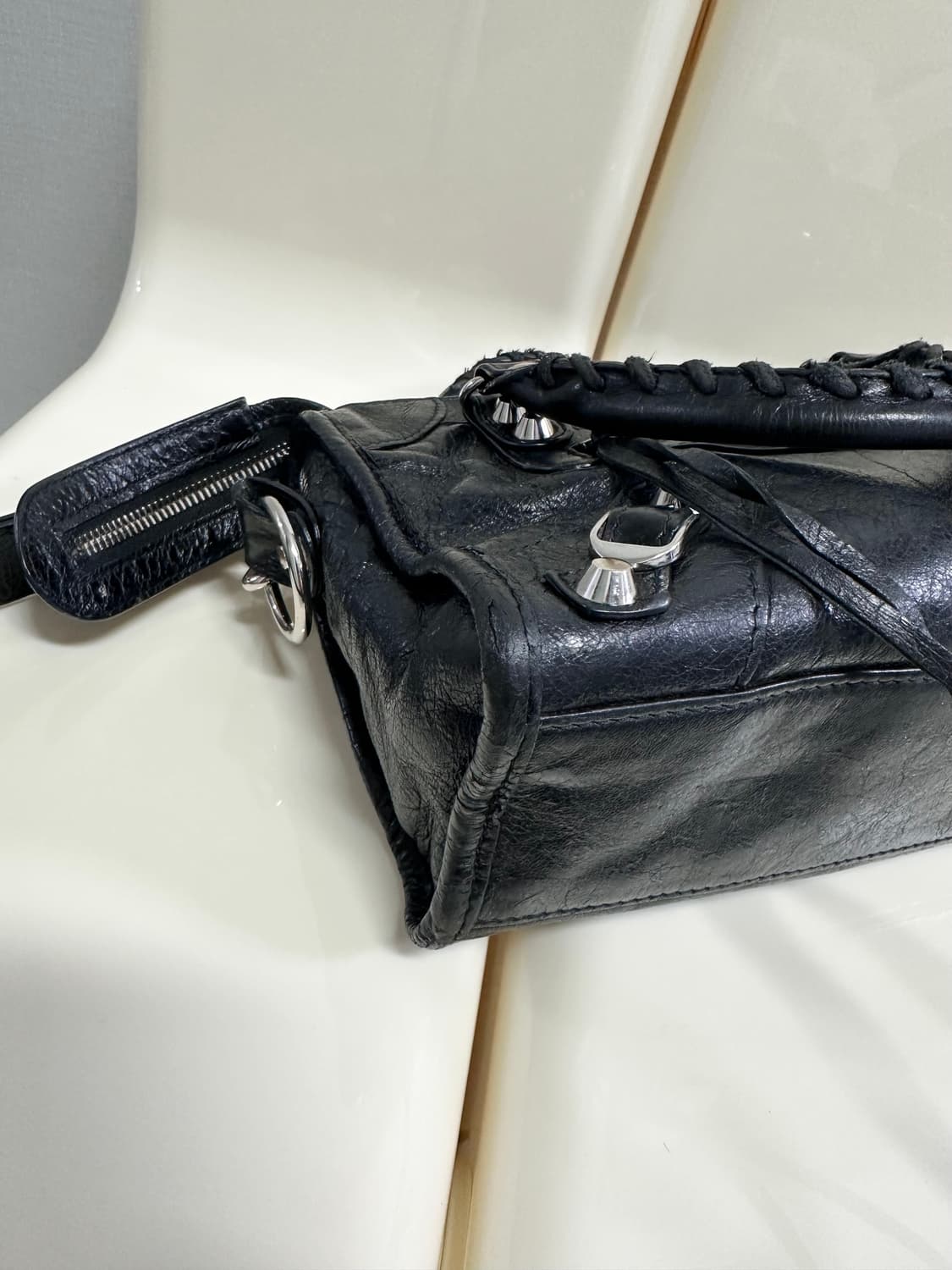 [A 정품] 발렌시아가 로고스트랩 시티 모터백 미니 상품이미지5